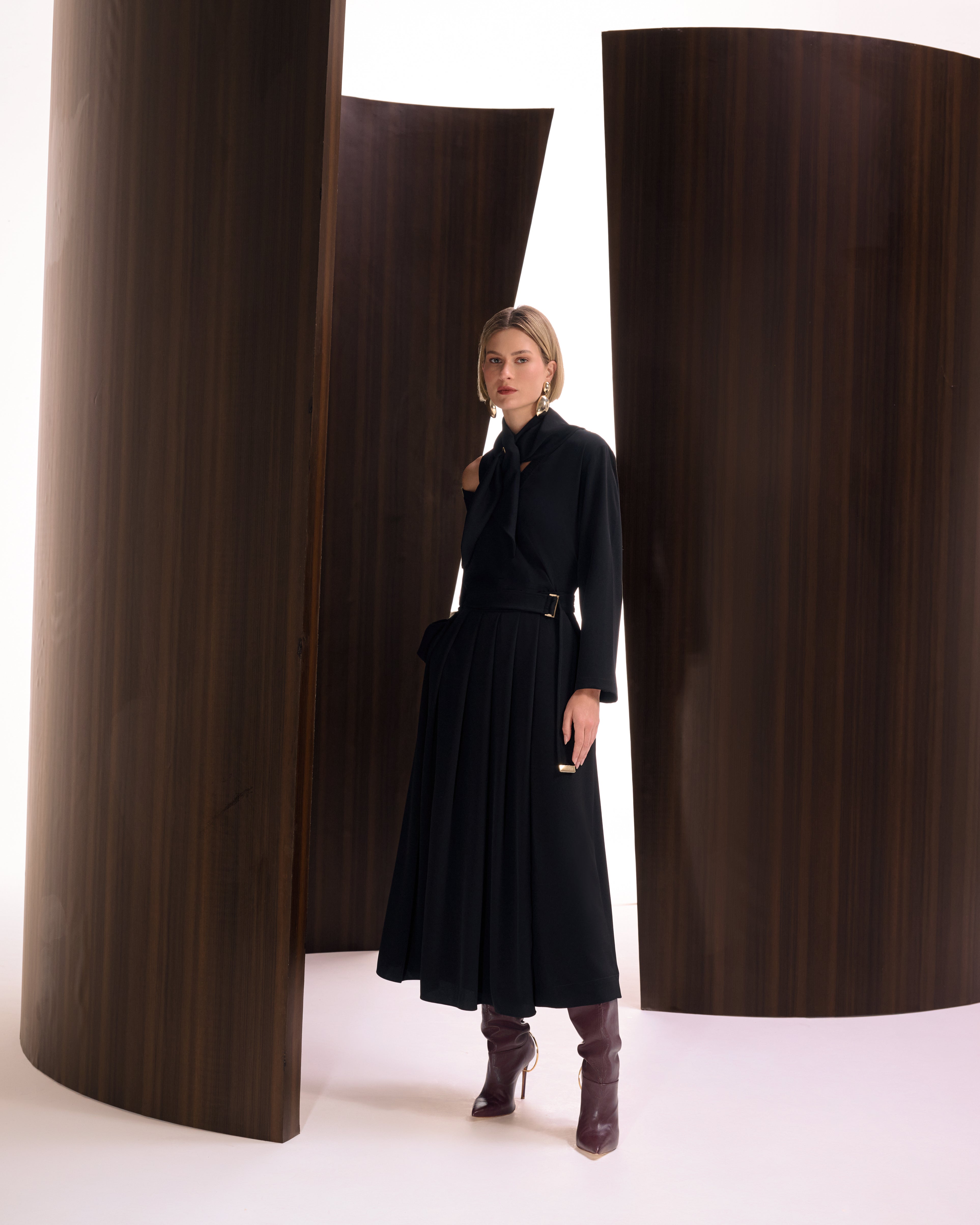 BLUSA GOLA RETILÍNEA E LENÇO - PRETO - 199011BRL